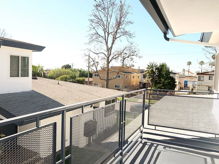 812 Larch St — Photo 8