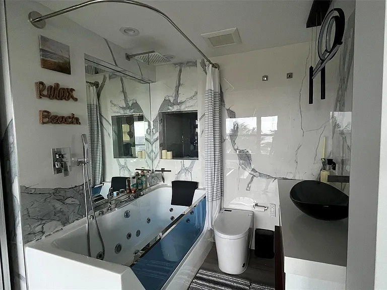 1041 E Hillsboro Blvd #3 — Photo 13