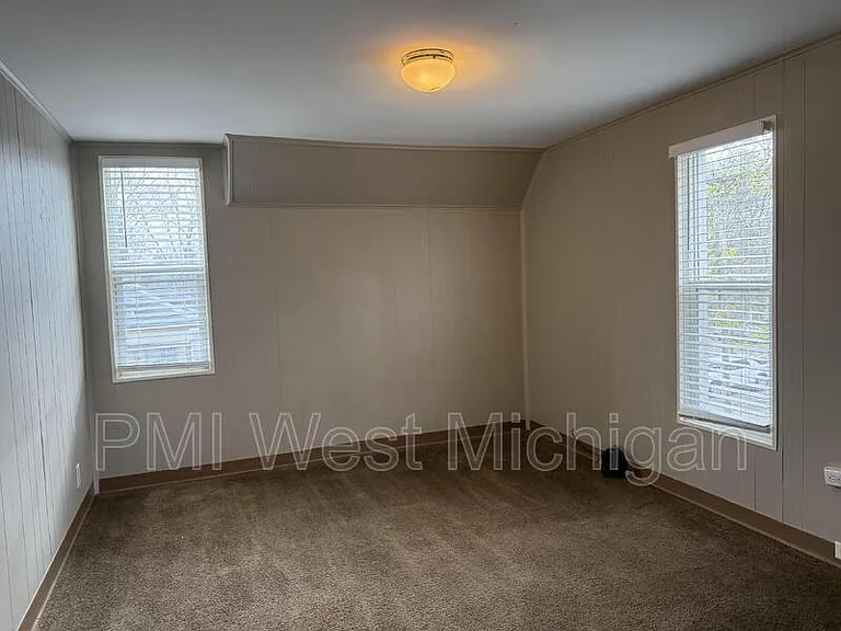 927 10th St NW #2 — Photo 8