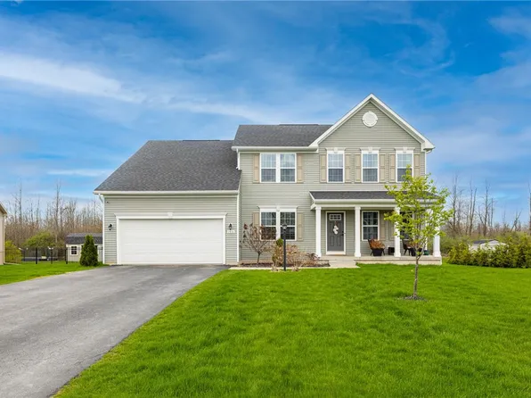 1816 Halesworth Ln, Ontario, NY 14519