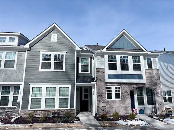 2nd image of 456 La Maison Ave