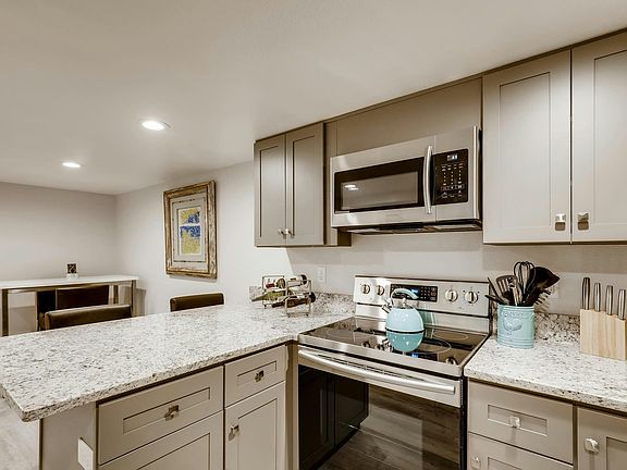 Eat in nook, granite countertops and fully stocked kitchen!