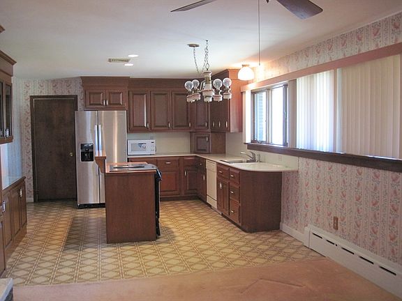 3rd image of 324 Hillside Rd
