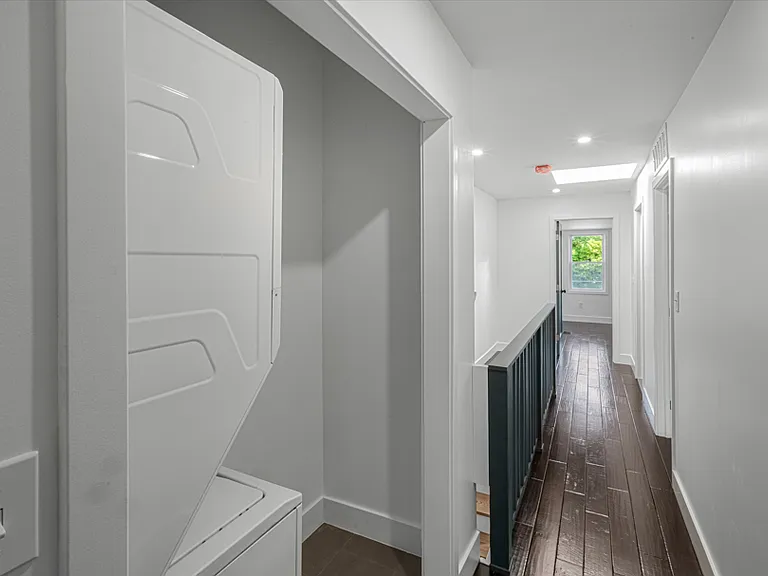 325 W Lorraine Ave — Photo 1