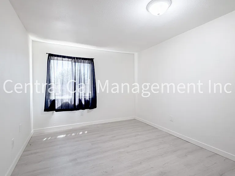 1313 E Planz Rd — Photo 7