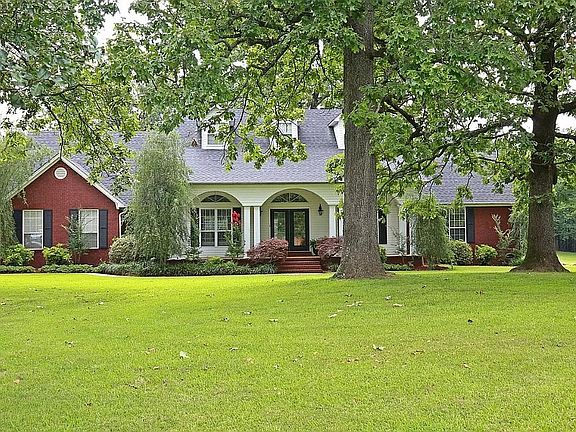 2nd image of 292 Walleye Dr