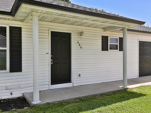 3rd image of 680 N Holt Avenue