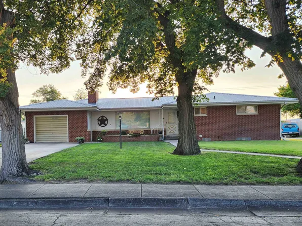 312 Grant St, Quinter, KS 67752