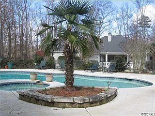 2nd image of 2918 Lakeview Cres