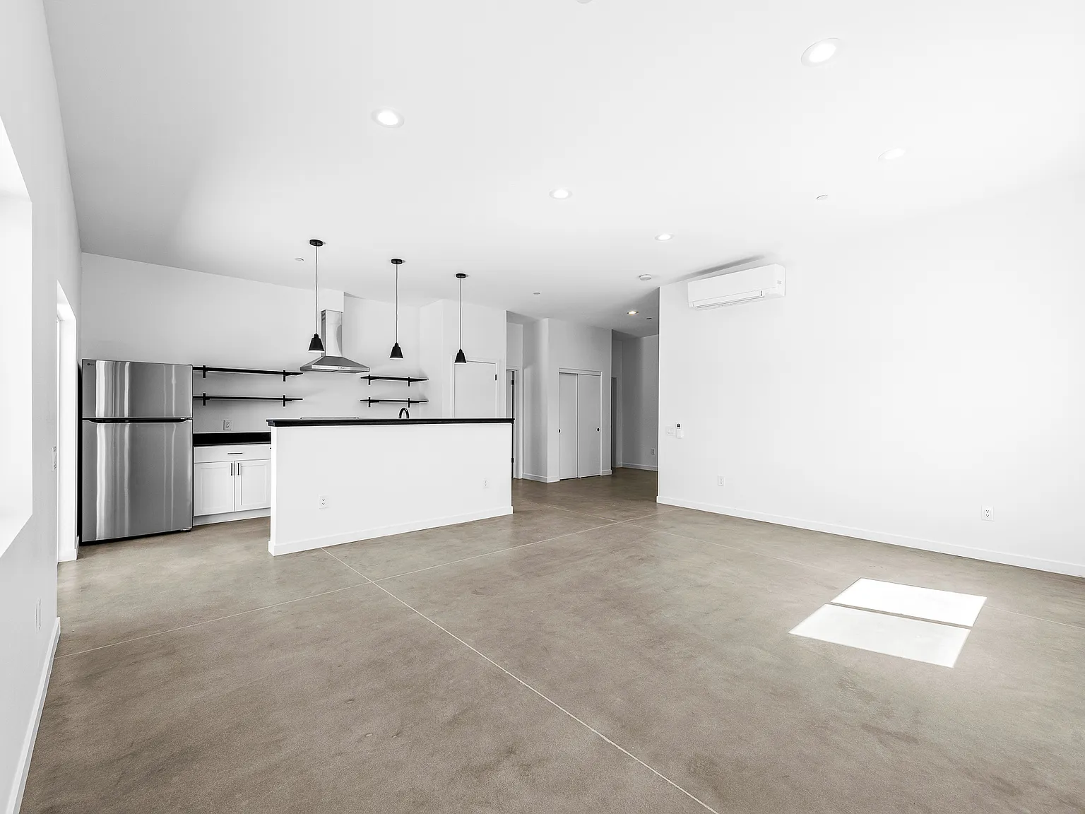 4 bed, 1500 sqft, $2,200 — Photo 3