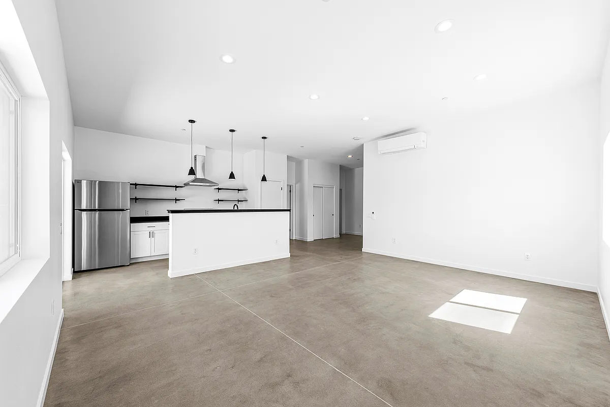 Building Photo - 58833 Los Coyotes Dr #1