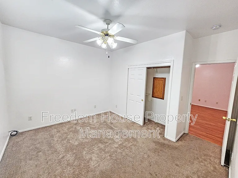 530 E Bourbon St #4 — Photo 12