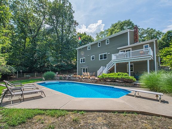4th image of 230 Hilltop Ct