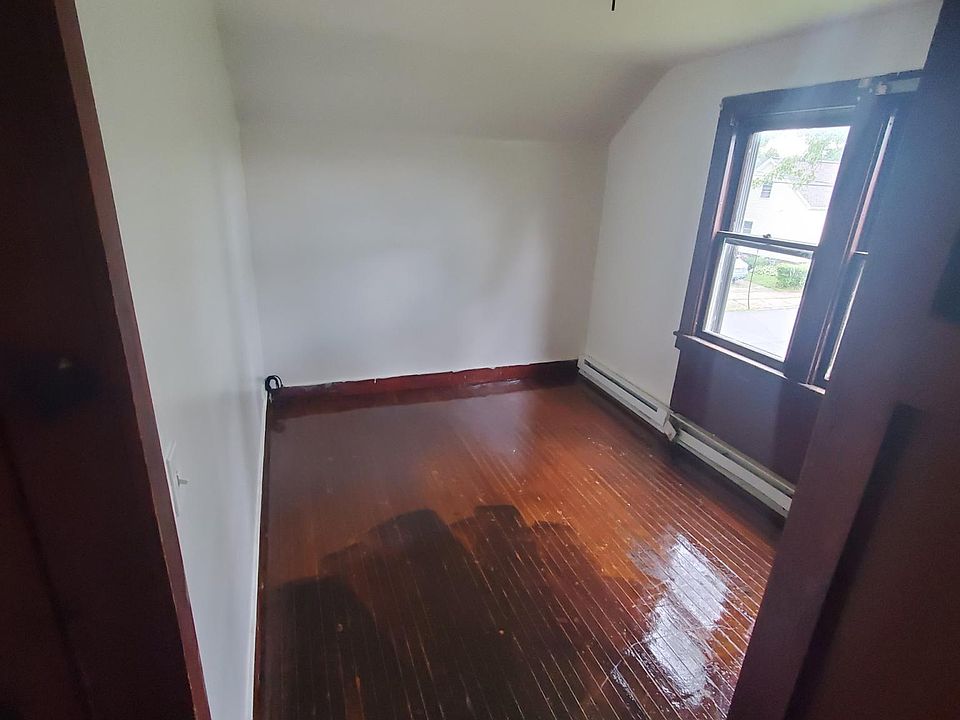 1st image of 154 Hagen St #2