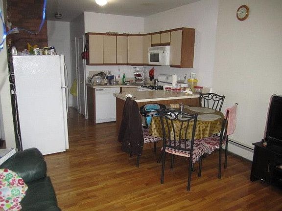 2nd image of 235 Griffith St
