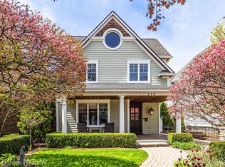 570 Pierce St, Birmingham, MI 48009