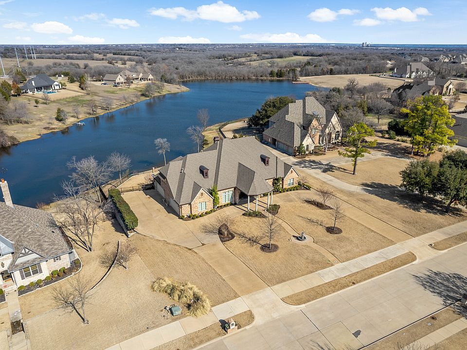 1st image of 303 Eagles Crest Dr