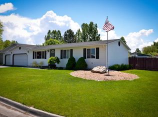 3760 E Geneva Dr, Ammon, ID 83406