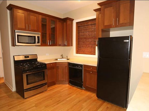 2nd image of 3831 N Southport Ave APT 1F