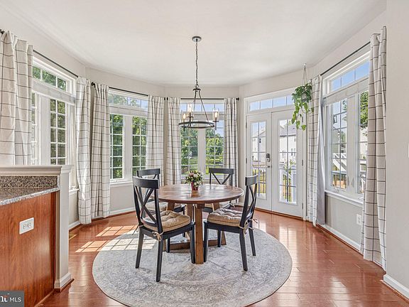 4th image of 40 Manorwood Dr