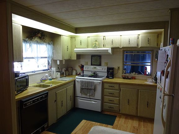 4th image of 3150 NE 36th Ave Lot 490