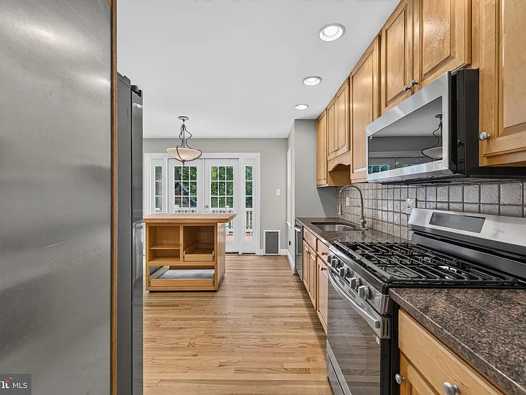 6443 Walters Woods Dr — Photo 26