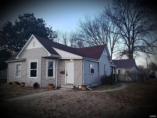 417 S 1st St photo 1