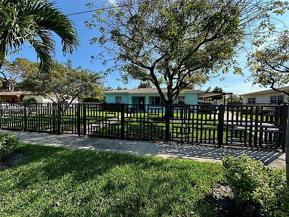 5th image of 560 NW 190th St