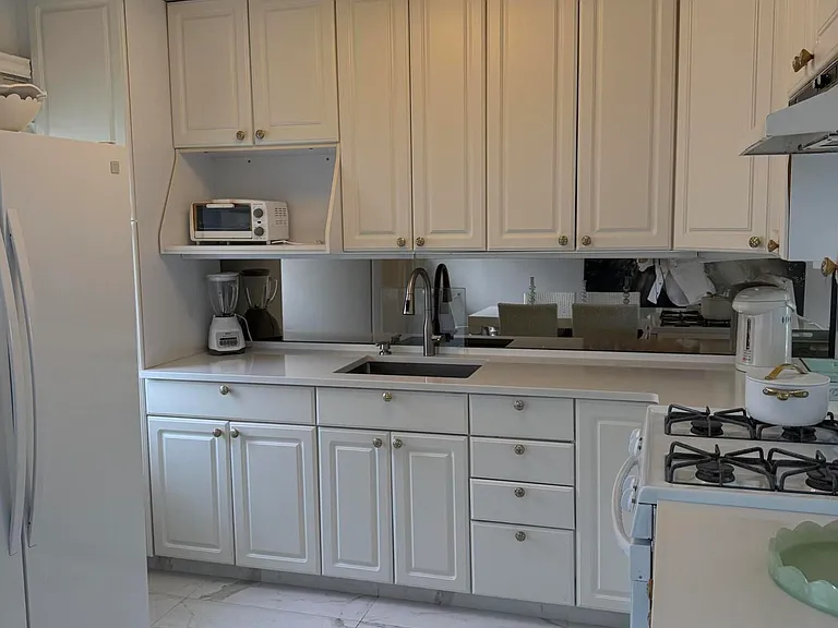35 Sternberger Ave #A — Photo 9
