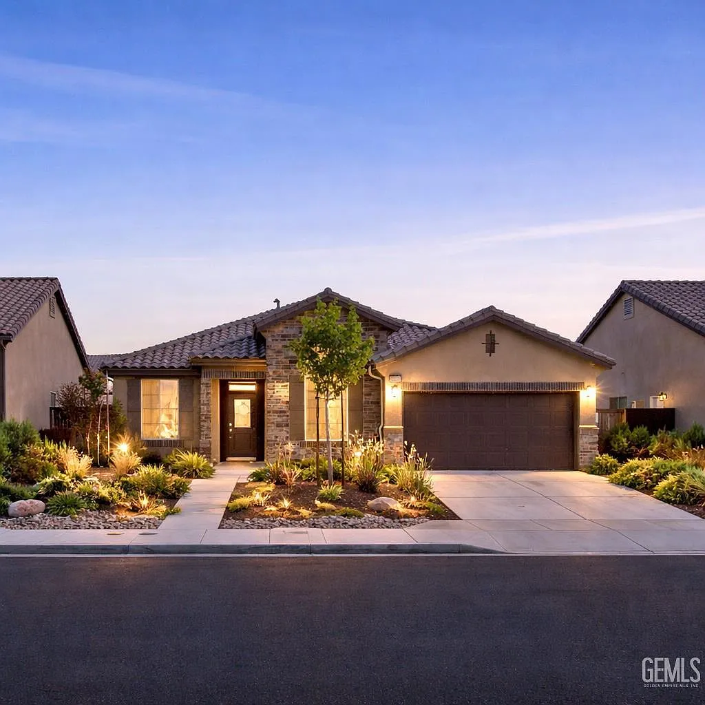 9411 Flowertree Dr photo 1