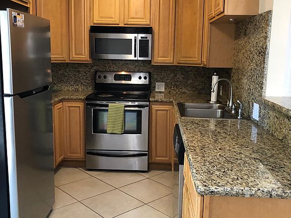 5th image of 216 Guajome St #B