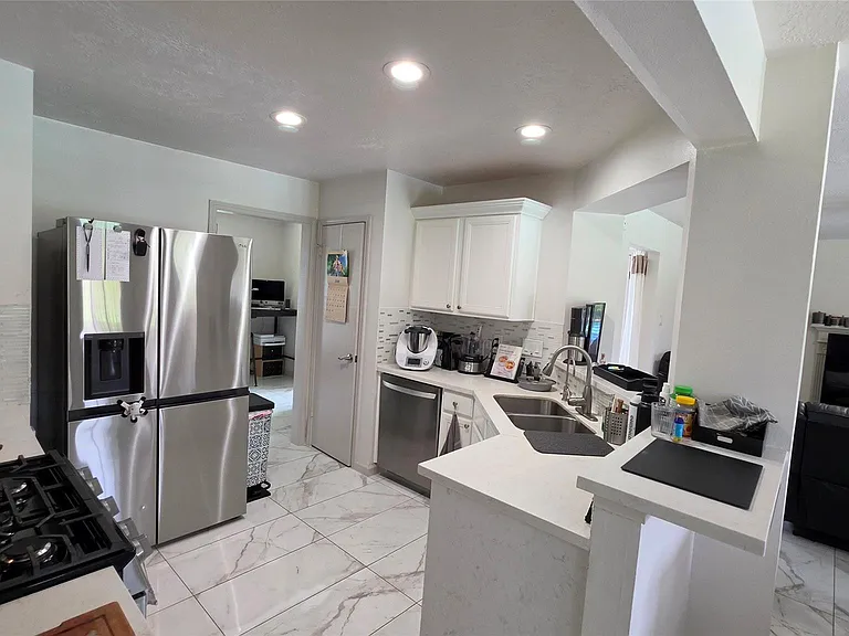 23510 Stratsborough Dr — Photo 2