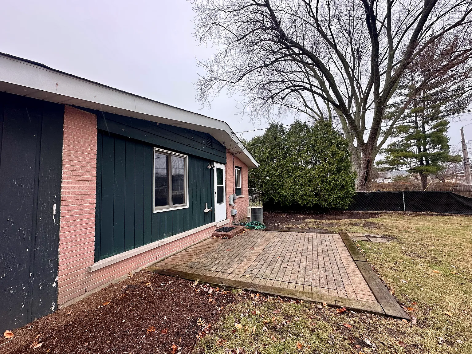 3 bed, 1200 sqft, $2,800 — Photo 2