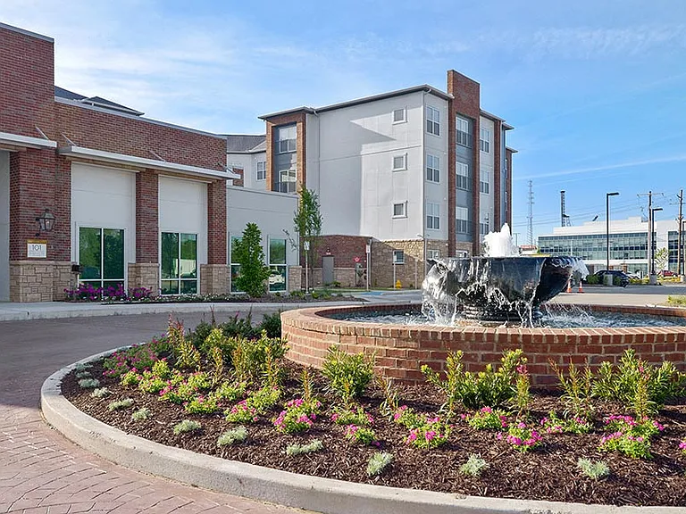River House Apartments — Photo 1