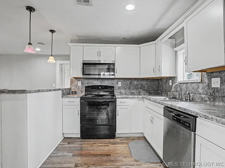 26 S Urbana Ave — Photo 9