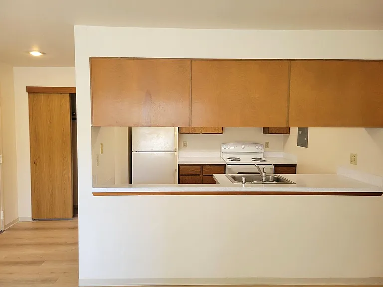 Willow Bay Apartments — Photo 15