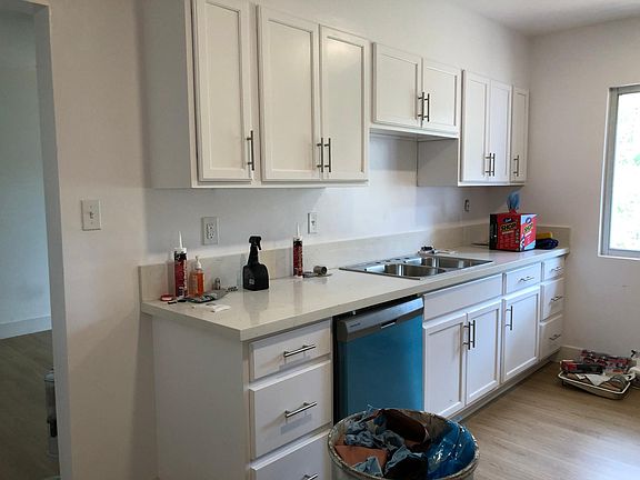 5th image of 1621 Amberwood Dr APT B