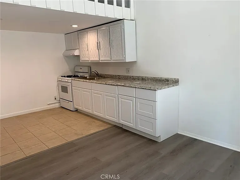 5820 Calvin Ave — Photo 8