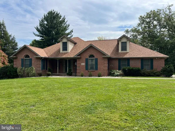 6066 Fairway Dr W, Fayetteville, PA 17222