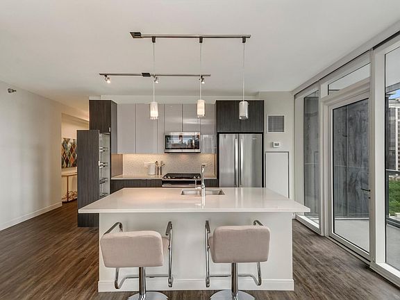 4th image of 1401 S Michigan Ave