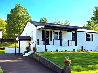 6065 Munson Hill Rd, Falls Church, VA 22044