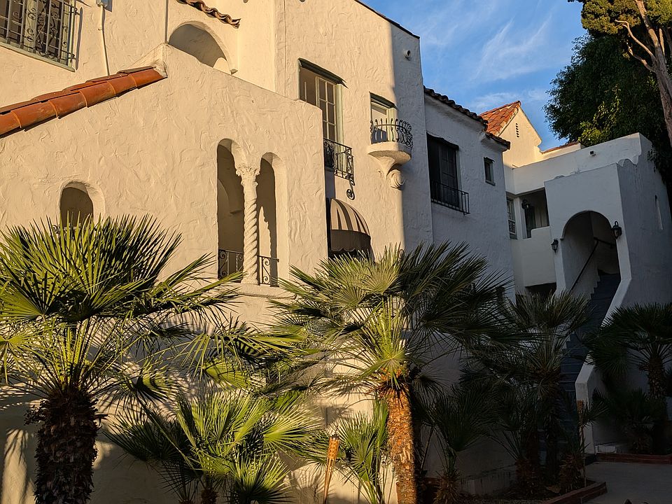 1st image of 2040 Argyle Ave #2040