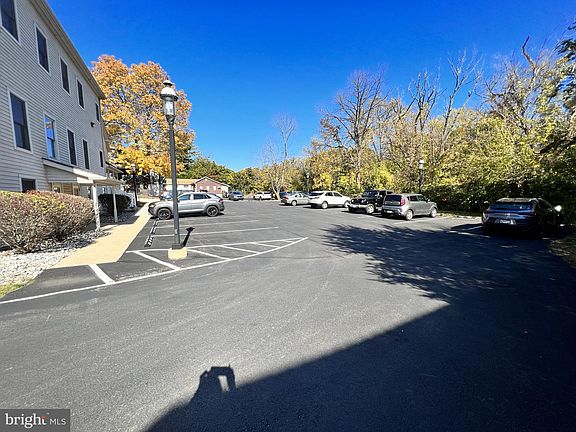 3rd image of 223 N Sycamore St Suite 1