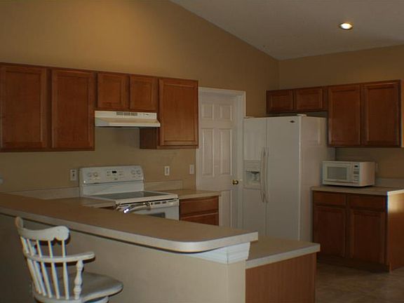5th image of 2912 Derby Dr