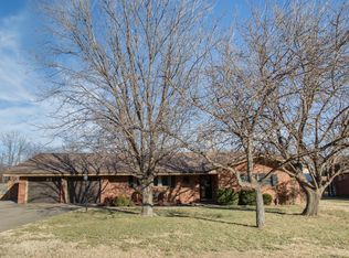 1406 Amarillo St, Plainview, TX 79072