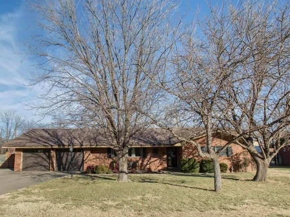 1406 Amarillo St, Plainview, TX 79072