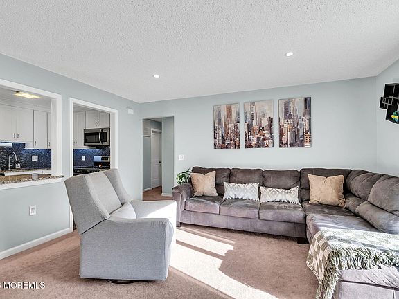5th image of 310 Larkspur Lane