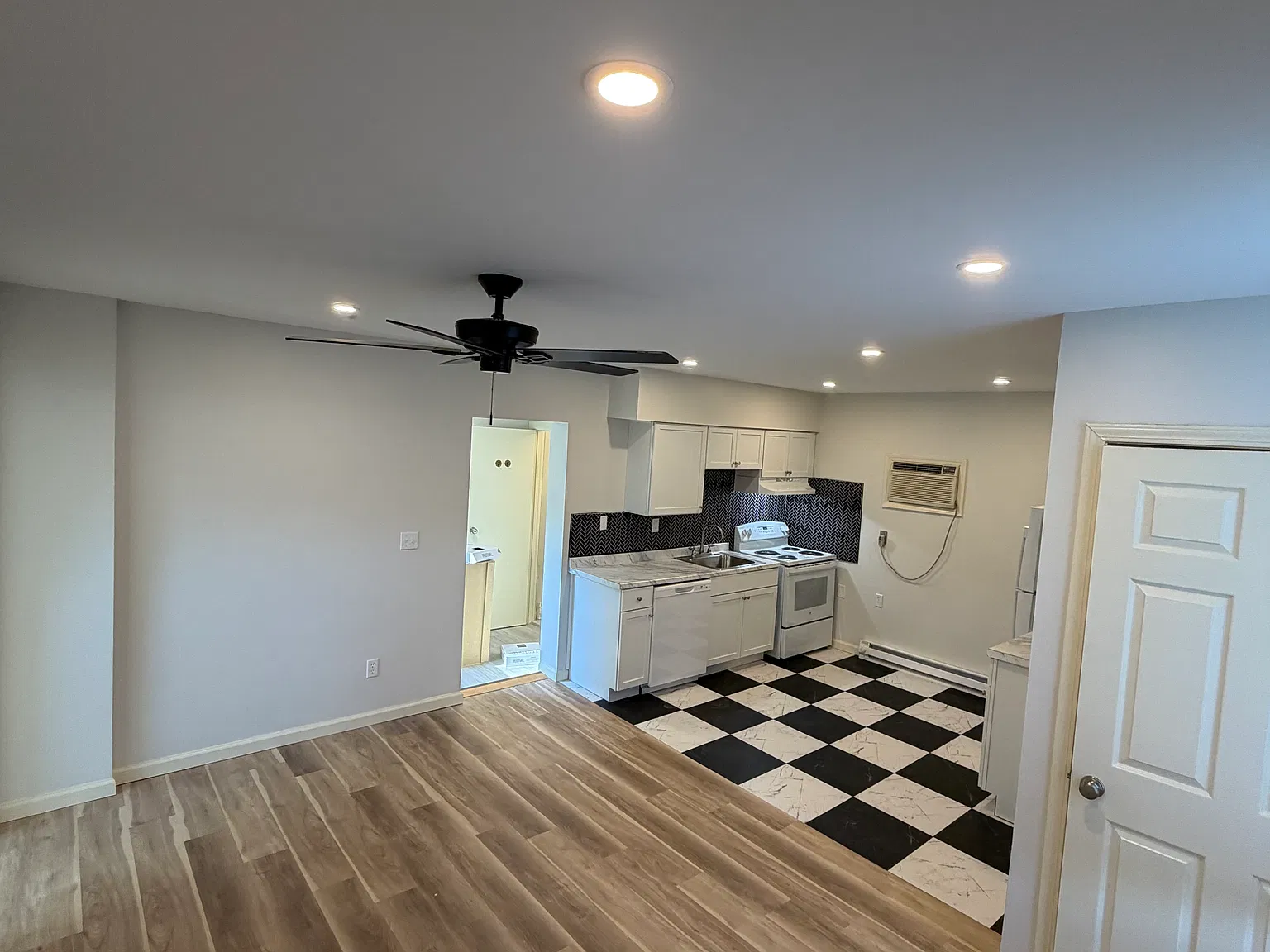 1 bed, 650 sqft, $1,000 — Photo 4
