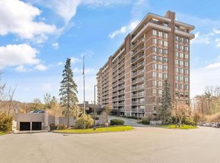 40 Village Rd #107, Middleton, MA 01949