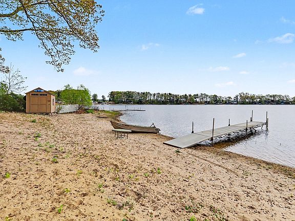 5th image of 2316 W Shore Dr